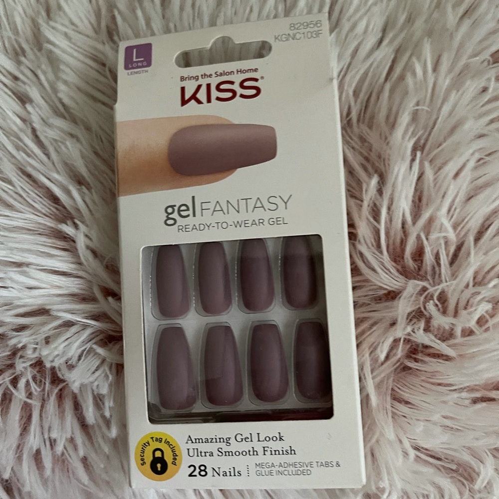 Brown press on nails by kiss
